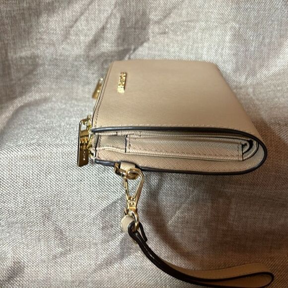 Michael Kors Women Jet Set Travel Large Double Zip Phone Wristlet - Picture 5 of 11